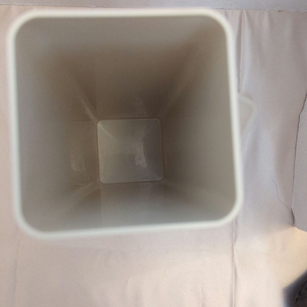 Tupperware block cheese/cracker storage container - Picture 2 of 5